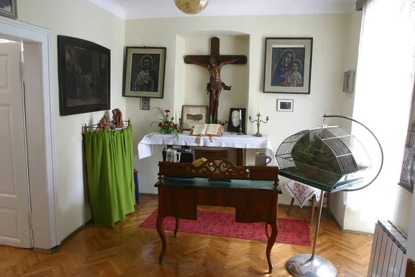 Sala del Beato Alojzije Stepinac donde había vivido durante su detención en la rectoría de Krasic, Croacia — Foto de Stock