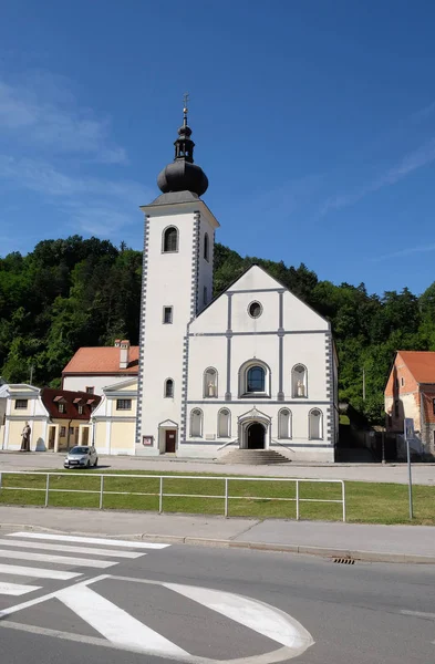 Igreja Paroquial de São Nicolau em Hrvatska Kostajnica, Croácia — Fotografia de Stock