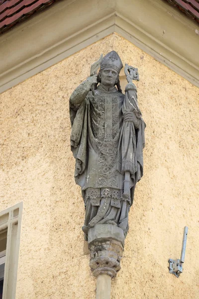 Socha svatého na fasádě domu v Ptuj, Slovinsko — Stock fotografie