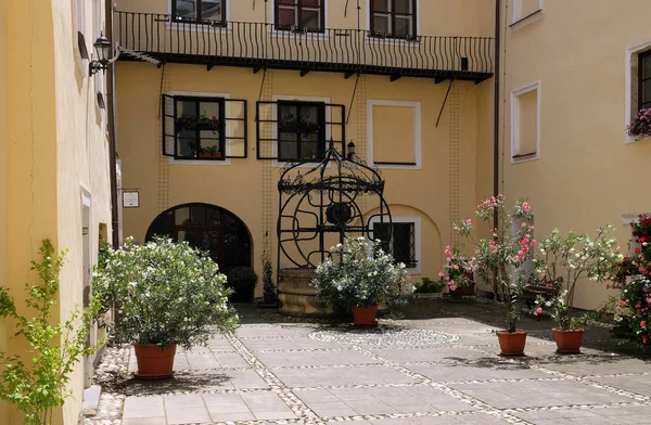 Cortile del Castello di Velika Nedelja, Slovenia — Foto Stock