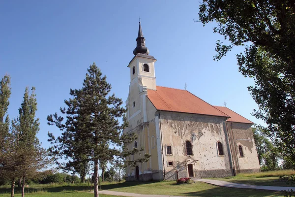 Приходская церковь Святой Марты в Сисинеце, Хорватия — стоковое фото