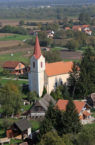 Kościół parafialny w Saint Martin w Scitarjevo, Chorwacja — Zdjęcie stockowe