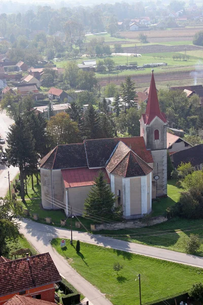 Kościół parafialny w Saint Martin w Scitarjevo, Chorwacja — Zdjęcie stockowe