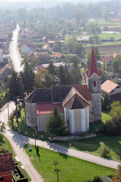 Eglise paroissiale Saint Martin à Scitarjevo, Croatie — Photo