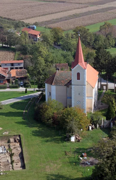 Plébániatemplom Szent Márton Scitarjevo, Horvátország — Stock Fotó