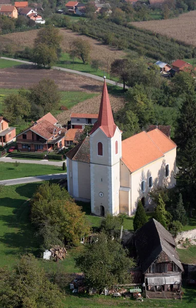 Kościół parafialny w Saint Martin w Scitarjevo, Chorwacja — Zdjęcie stockowe