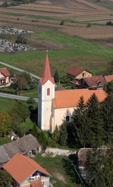 Kościół parafialny w Saint Martin w Scitarjevo, Chorwacja — Zdjęcie stockowe