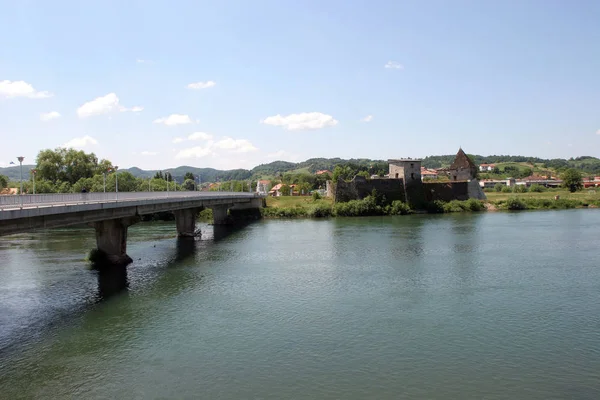 Most nad rzeką Una w Hrvatska Kostajnica, Chorwacja — Zdjęcie stockowe