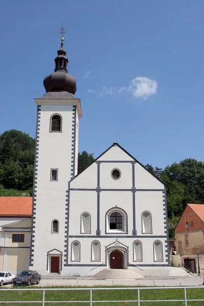 Iglesia parroquial de San Nicolás en Hrvatska Kostajnica, Croacia —  Fotos de Stock