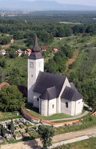 Kościół parafialny w Saint Martin w Pisarovinska Jamnica, Chorwacja — Zdjęcie stockowe