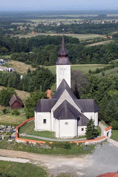 Parish Kilisesi Saint Martin Pisarovinska Jamnica, Hırvatistan — Stok fotoğraf