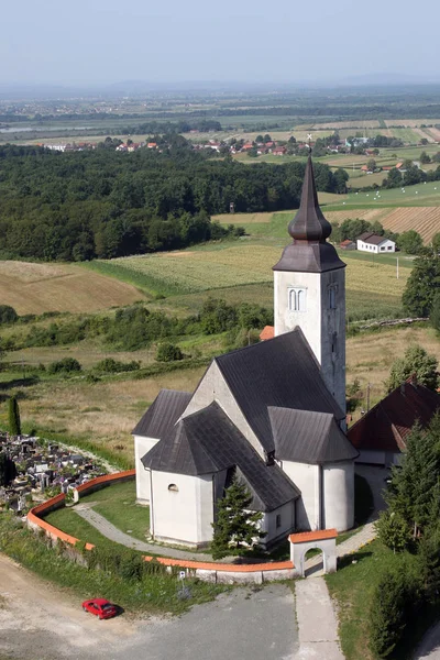 Igreja Paroquial de São Martinho em Pisarovinska Jamnica, Croácia — Fotografia de Stock