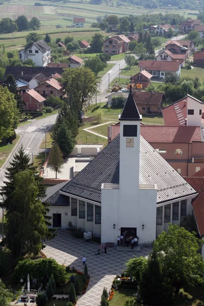 在 Lasinja，克罗地亚帕多瓦的圣安东尼的教区教堂 — 图库照片