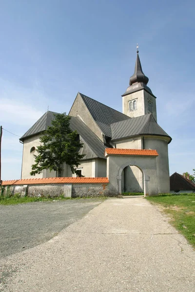 Pisarovinska Jamnica, 크로아티아에서 세인트 마틴의 교구 교회 — 스톡 사진