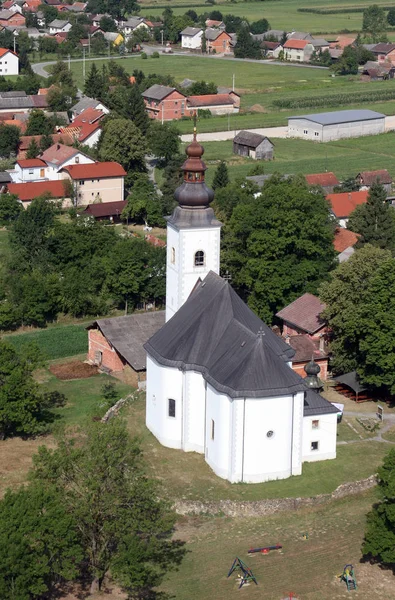 Приходская церковь Святой Марии Магдалины в Донья-Купчина, Хорватия — стоковое фото