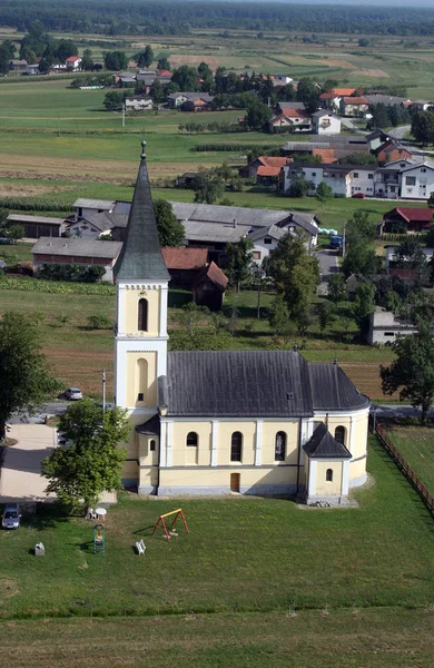 Приходская церковь Святого Иосифа в Сислявице, Хорватия — стоковое фото