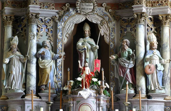 Altar mayor en la parroquia Iglesia de San Martín en Pisarovinska Jamnica, Croacia — Foto de Stock