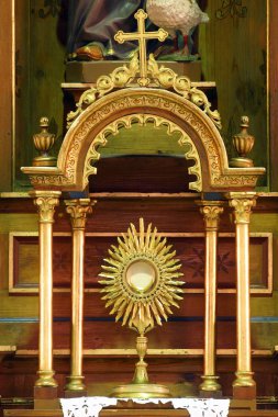 Monstrance içinde Parish Kilisesi, Saint Martin Scitarjevo, Hırvatistan bir sunak