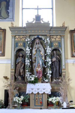 Kutsal haçın içinde Parish Kilisesi, Saint Joseph Sisljavic, Hırvatistan kraliçesi altar