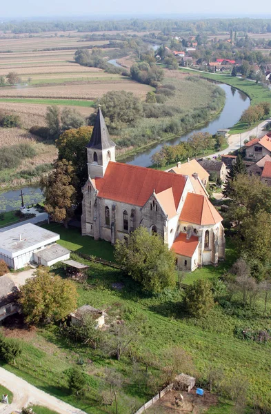 Iglesia parroquial de San Pedro en Velesevec, Croacia — Foto de Stock