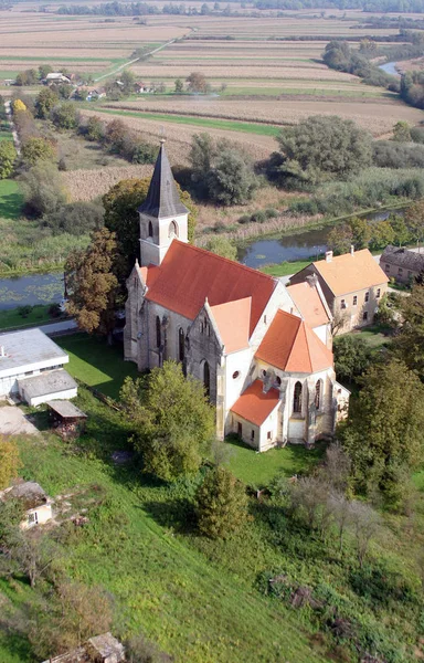 Iglesia parroquial de San Pedro en Velesevec, Croacia — Foto de Stock