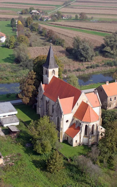 Iglesia parroquial de San Pedro en Velesevec, Croacia — Foto de Stock