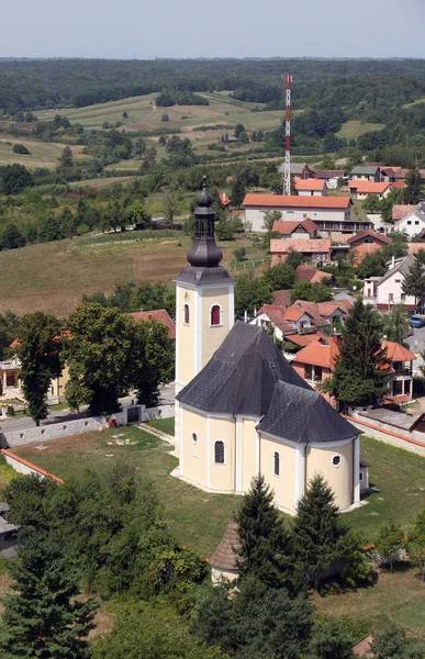 Farní kostel Nanebevzetí Panny Marie v Pokupsko, Chorvatsko — Stock fotografie