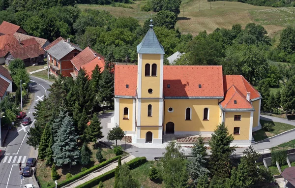 Приходская церковь Святого Креста в Краварско, Хорватия — стоковое фото