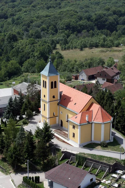 Farní kostel svatého kříže v Kravarsko, Chorvatsko — Stock fotografie