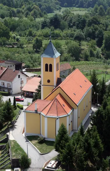 Plébánia templom a Szent Kereszt Kravarsko, Horvátország — Stock Fotó