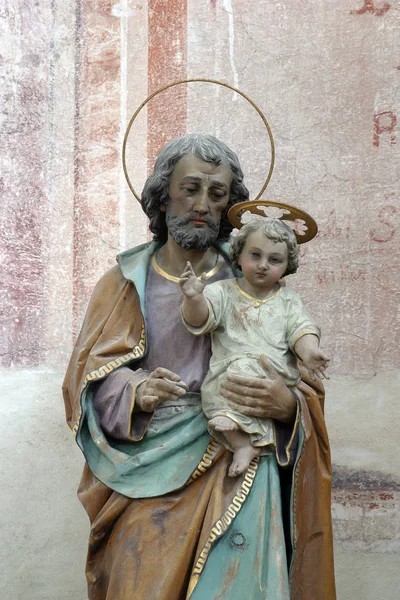 Saint joseph anläggning jesus barnet — Stockfoto