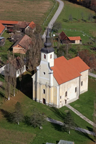 Iglesia parroquial de Santa Marta en Sisinec, Croacia — Foto de Stock