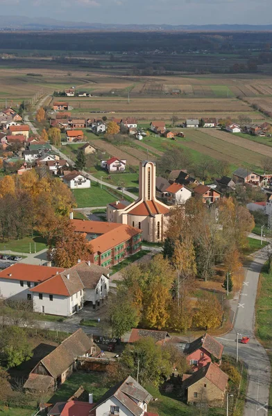 Församlingkyrkan av saliga Aloysius Stepinac i Budasevo, Kroatien — Stockfoto