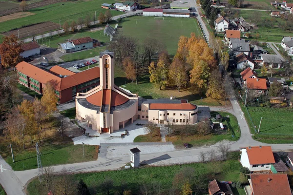 Plébánia templom az Áldott Aloysius Stepinac Budasevo, Horvátország — Stock Fotó