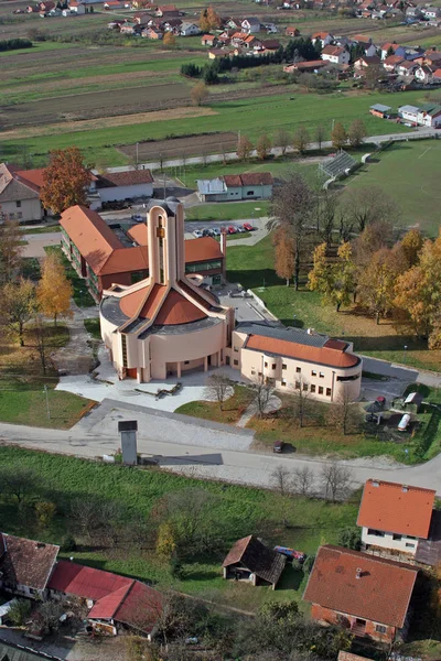 福阿洛伊修 Stepinac Budasevo，克罗地亚在教区教堂 — 图库照片