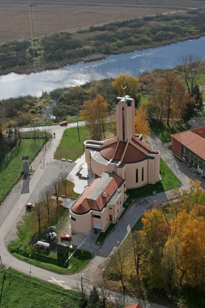 Budasevo、クロアチアの祝福アロイジエ ・ ステピナツの教区教会 — ストック写真