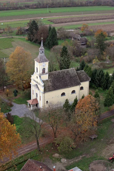 Iglesia parroquial de San Nicolás en Gusce, Croacia — Foto de Stock