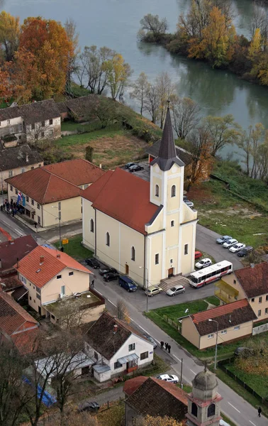 フルバツカ Dubica、クロアチアの教区教会の聖トリニティ — ストック写真