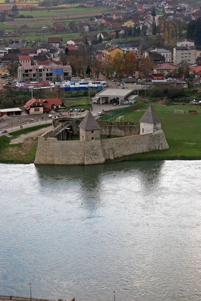 Fortaleza Kastel é um castelo em Hrvatska Kostajnica, uma cidade no centro da Croácia, perto da fronteira com a Bósnia e Herzegovina — Fotografia de Stock