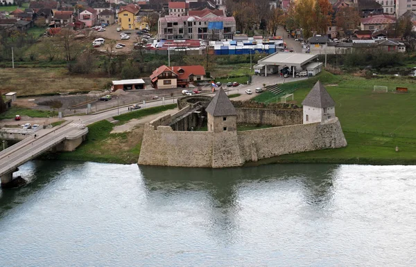 Fortaleza Kastel es un castillo en Hrvatska Kostajnica, una ciudad en el centro de Croacia, cerca de la frontera con Bosnia y Herzegovina —  Fotos de Stock