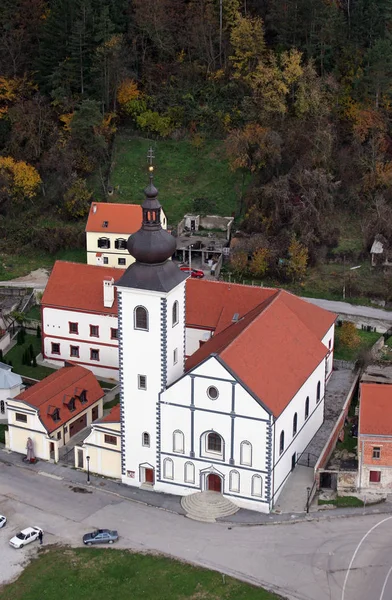 Iglesia parroquial de San Nicolás en Hrvatska Kostajnica, Croacia —  Fotos de Stock