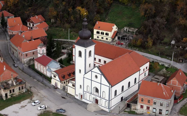Farní kostel svatého Mikuláše v Hrvatska Kostajnica, Chorvatsko — Stock fotografie