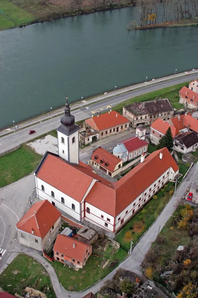 Pfarrkirche des Heiligen Nikolaus in Hrvatska kostajnica, Kroatien — Stockfoto