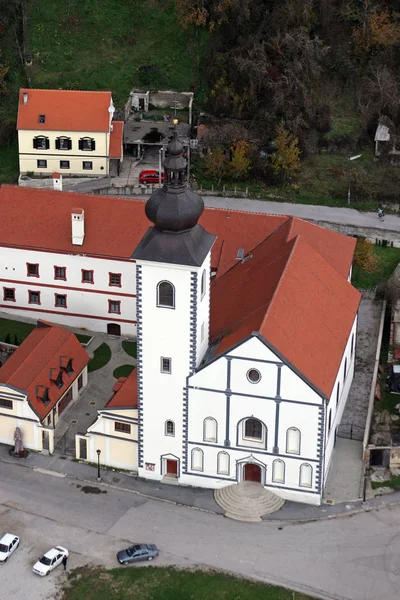Parish Church of Saint Nicholas i Hrvatska Kostajnica, Kroatien — Stockfoto