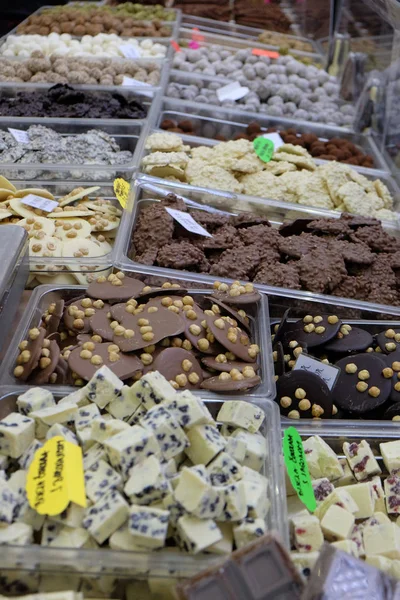 ザグレブの公正なチョコレートでチョコレート製品展示 — ストック写真