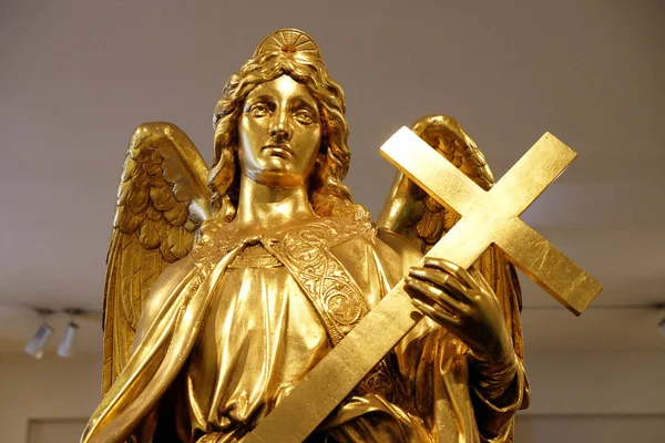 ザグレブ大聖堂から天使 — ストック写真