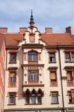 Ludwig Hof, Maribor, Slovenya Postna cadde ve ana meydanın köşesinde yer 