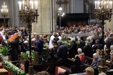 St. Leopold Mandic Zagreb Katedrali, Zagreb, Hırvatistan içinde kalıntıları bakmanın tapanların toplamak