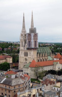 St. Leopold Mandic, Zagreb vücut görmek için satır katedral önünde bekleyen sadık