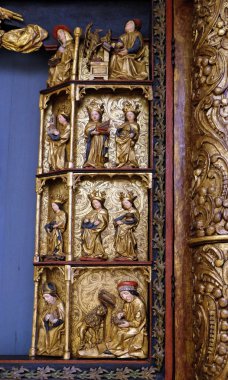 Azizlerin heykelleri